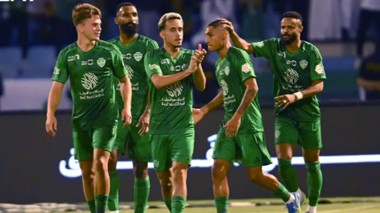 الأهلي يحقق انتصارًا كبيرًا على الخليج بأربعة أهداف في دوري المحترفين